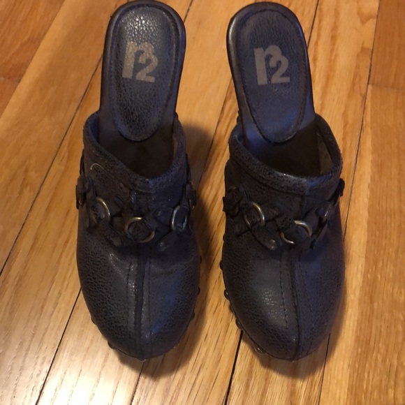 Women’s R2 heeled clogs - Picture 2 of 12